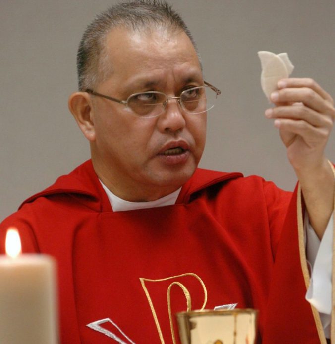 Kňaz obvinený z obťažovania malých chlapcov ušiel na Filipíny, chce sa vyhnúť vyšetrovaniu