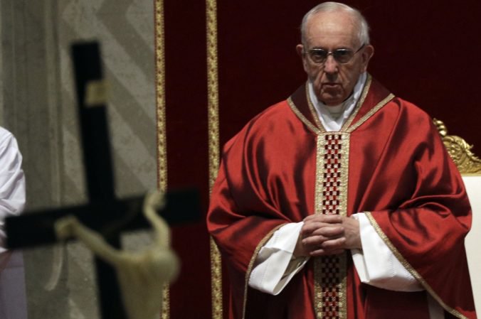 Pápež v liste katolíkom odsúdil zneužívanie detí, požiadal o odpustenie