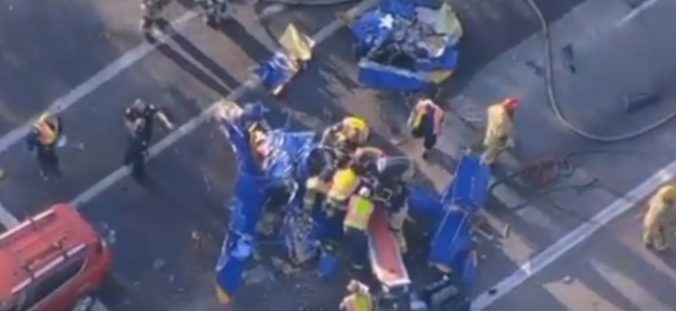 Video: Malé lietadlo sa zrútilo na križovatku vo Phoenixe, pri nešťastí zahynula jedna osoba