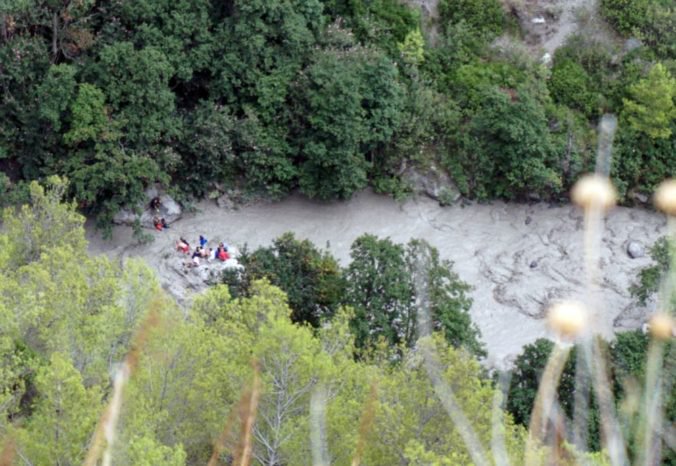 Video: Vysoká voda zaplavila roklinu na juhu Talianska, zabila najmenej osem ľudí