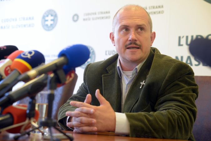 Banskobystrický kraj dostal pokutu za verejné obstarávanie, ktoré prebehlo za župana Kotlebu