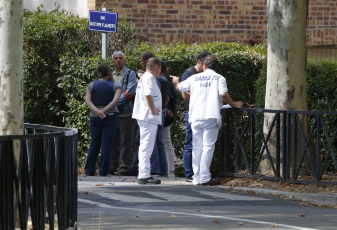 Vo Francúzsku zaútočil muž nožom na tri osoby, k útoku sa prihlásil Islamský štát
