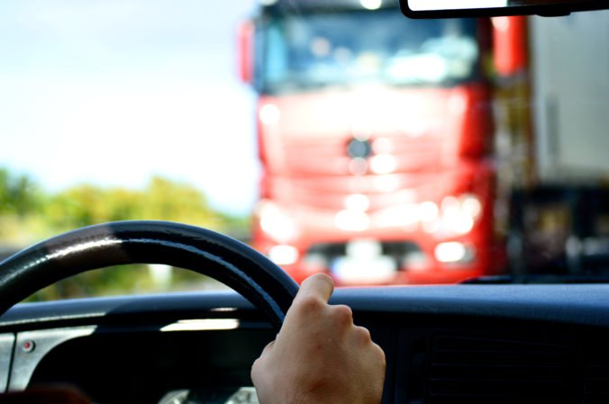 Kamióny dostali výnimku na dojazd počas sviatkov na území Slovenska, polícia ich však môže zastaviť