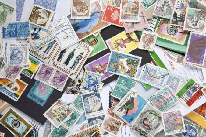 Muž sa priznal ku krádeži, z pracoviska na pošte dlhé roky kradol poštové známky