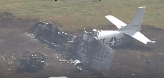 Video: V Minnesote sa zrútilo staré vojenské lietadlo, skúsený pilot utrpel vážne zranenia