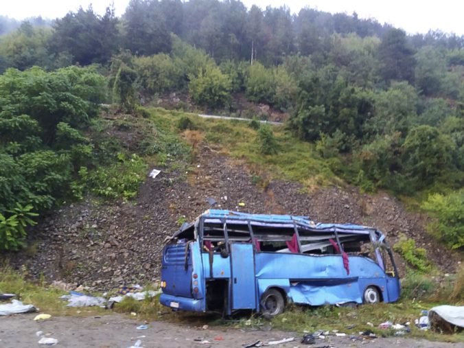 Nehoda turistického autobusu v Bulharsku si vyžiadala už 16 obetí, vyše 20 je zranených