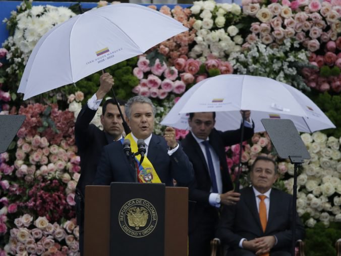 V Kolumbii sa koná referendum s cieľom obmedziť korupciu, týka sa aj zníženia platov Kongresu
