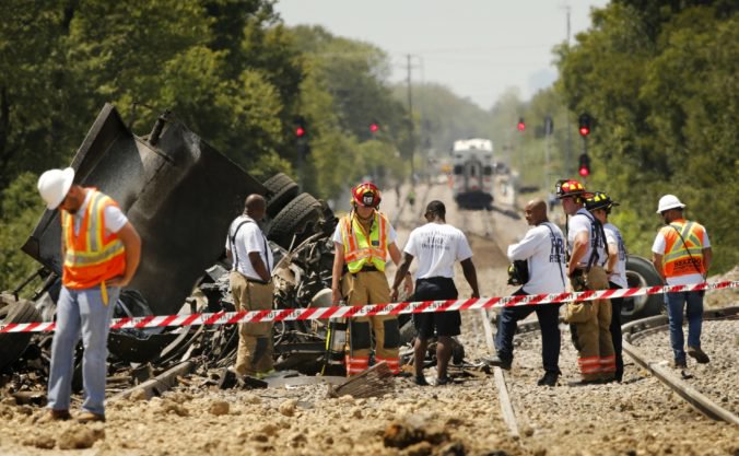 Video: V Texase sa zrazil osobný vlak s nákladným autom, dvaja ľudia zahynuli
