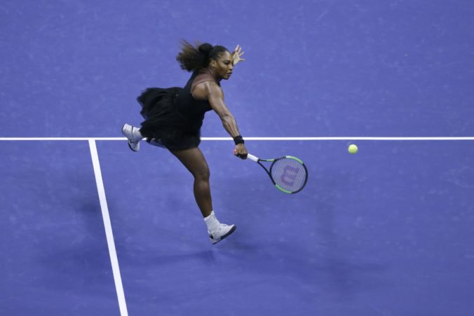 Venus v trojsetovej bitke na US Open vyradila Kuznecovovú, Serena uštedrila Linettovej „kanára“
