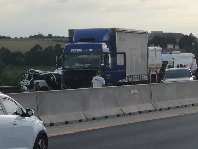 Aktualizované: Diaľnicu D1 zo Senca do Trnavy uzavreli pre hromadnú nehodu, tvoria sa kolóny