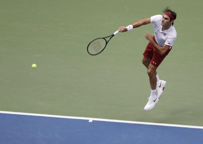 Federer nepodal proti Pairemu ideálny výkon, ale postúpil do tretieho kola US Open