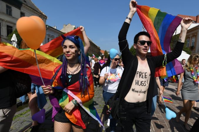 Hlavnú ulicu v Košiciach zaplnilo takmer päťsto LGBTI ľudí, kotrí sa zúčastnili pochodu PRIDE