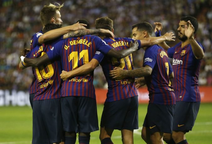 Barcelona strelila osem gólov v treťom kole La Ligy, bitka o Valenciu víťaza nemala