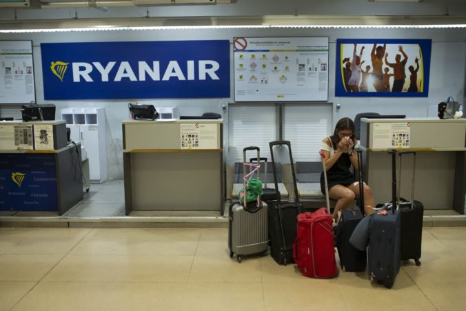 Ryanair v auguste zrušil stovky letov, počet pasažierov však stúpol