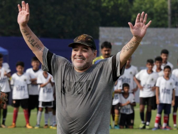 Diego Maradona sa stal hlavným futbalovým trénerom, angažoval ho mexický druholigista