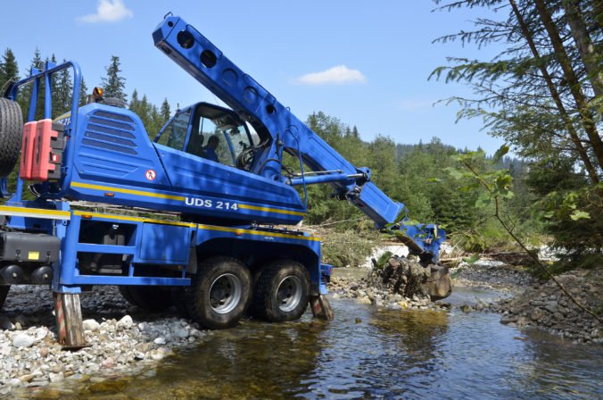 Minister Sólymos reaguje na kritiku vedcov, ochranári skontrolujú práce na riekach v Tatrách