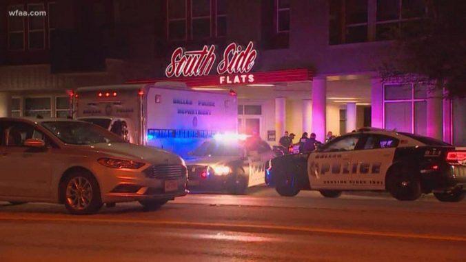 Policajtka z Dallasu omylom prišla do nesprávneho bytu a zastrelila muža, ktorý v ňom býval