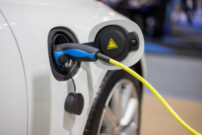 Rekordne vzrástol predaj elektromobilov vo Veľkej Británii, dôvodom sú ceny benzínu a nafty
