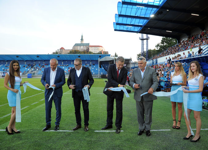 V Nitre slávnostne otvorili nový štadión priateľským zápasom Nitry so Slaviou Praha