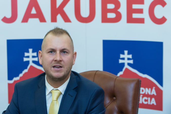 Kandidáti na post primátora Bratislavy dehonestujú status nezávislosti, tvrdí spevák Jakubec