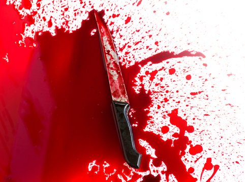 Žena útočila v anglickom meste Barnsley, kuchynským nožom pobodala muža