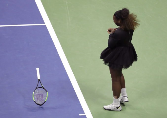 Serena Williamsová emocionálne nezvládla finále US Open, rozplakala sa a rozhodcu nazvala sexistom