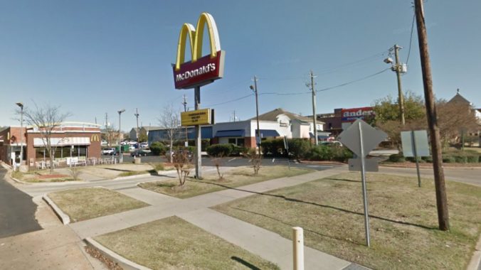 Streľba v McDonald’s v Alabame si vyžiadala jednu obeť, podľa polície nešlo o náhodu