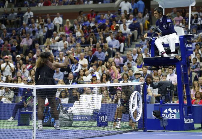 Video: Serena dostala mastnú pokutu za svoj výbuch zlosti vo finále US Open
