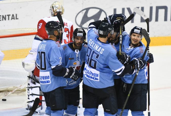 Aktualizované: Domáci Slovan s premiérovým triumfom v KHL, proti Severstaľu Čerepovec skóroval aj mladý Liška