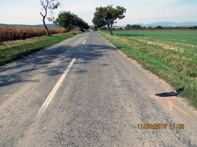 Foto: Sedemročného chlapca zrazilo auto, náhle vbehol do jeho jazdnej dráhy