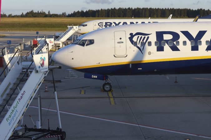 Ryanair pre štrajk pilotov a palubného personálu zrušil ďalšie desiatky letov