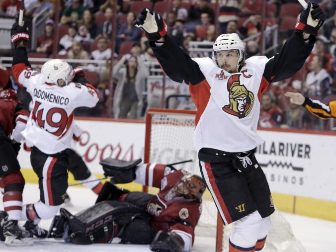 Švédsky hokejový obranca Erik Karlsson mení v NHL dres, mieri do San Jose Sharks