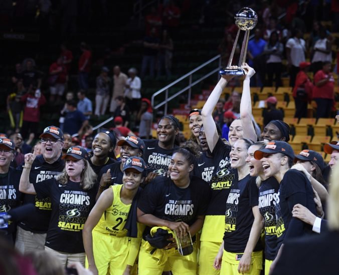 Video: Seattle má tretí titul vo WNBA, pri všetkých bola legenda Sue Birdová
