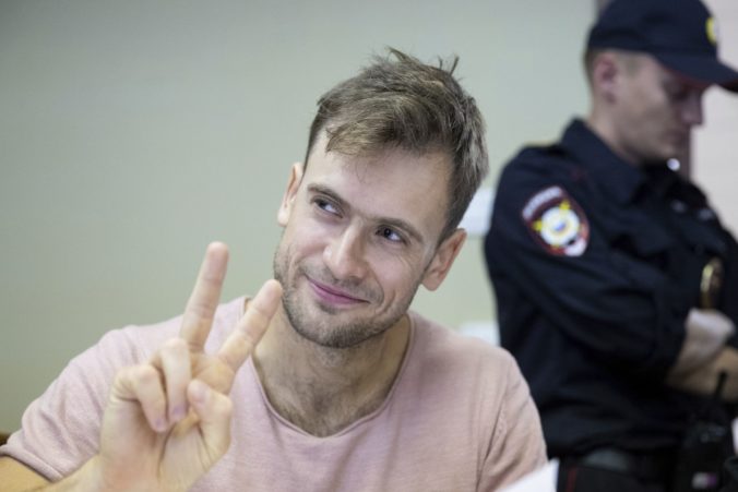 Chorého Verzilova z Pussy Riot vezú do Nemecka, podľa ruských lekárov bol predávkovaný liekmi