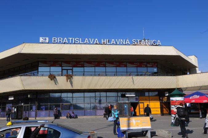 Dostavba podchodu na bratislavskej hlavnej stanici sa pre problémy predĺžila o šesť mesiacov