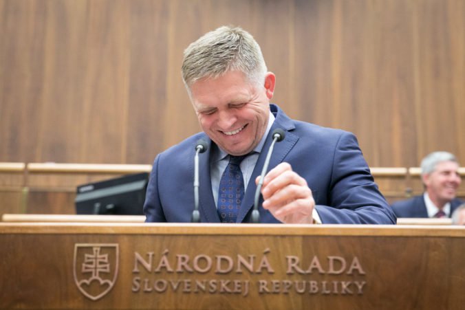 Fico nezvažuje kandidatúru na slovenského prezidenta, v Smere však uvažujú nad tromi menami