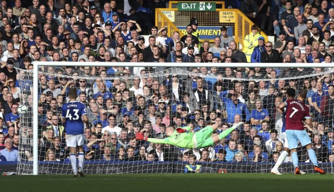 West Ham má prvý triumf v novej sezóne Premier League, Chelsea a Liverpool s 15 bodmi