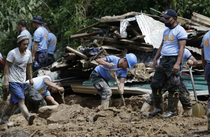 Video: Tajfún Mangkhut zoslabol na tropickú búrku, zabil už desiatky ľudí