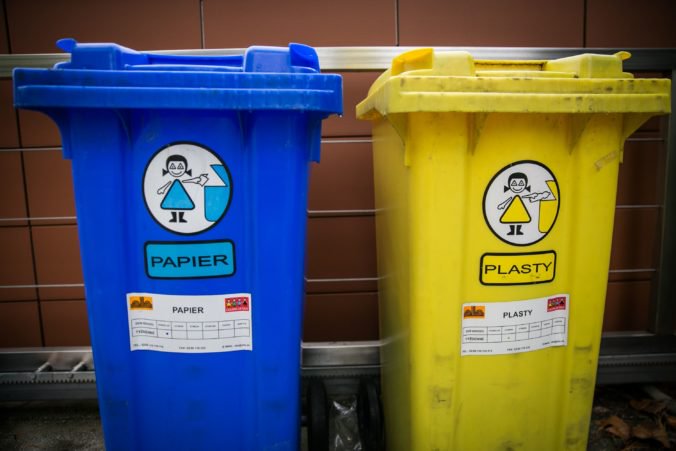 Zákon, ktorý zaväzuje deti platiť za komunálny odpad, je podľa ústavného súdu v poriadku