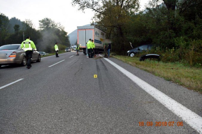 Foto: Vodič sa chcel za Bielym Potokom vyhnúť medveďovi, neprežil čelnú zrážku s kamiónom