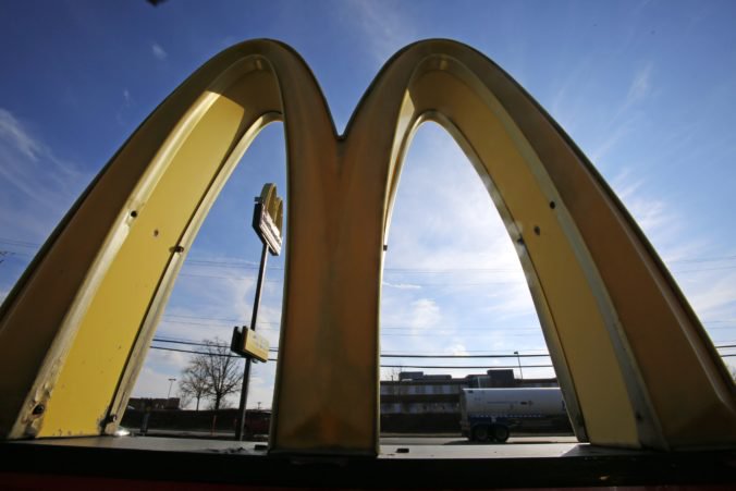 Európska únia dospela k záveru, že Luxembursko neposkytlo firme McDonald’s osobitné daňové výhody