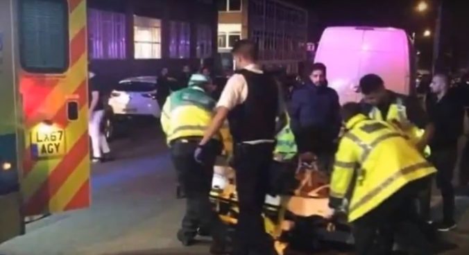 V Londýne vrazilo auto do ľudí, na mieste bolo počuť komentáre proti moslimom