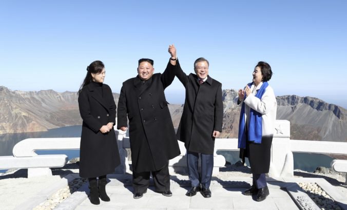 Severokórejský vodca Kim a prezident Mun Če-in navštívili posvätnú sopku Pektusan