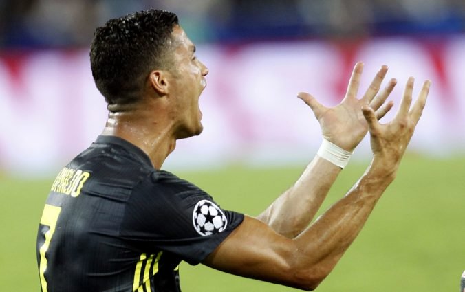 Video: Ronaldo dostal v Lige majstrov kontroverznú červenú kartu, trávnik opúšťal so slzami v očiach