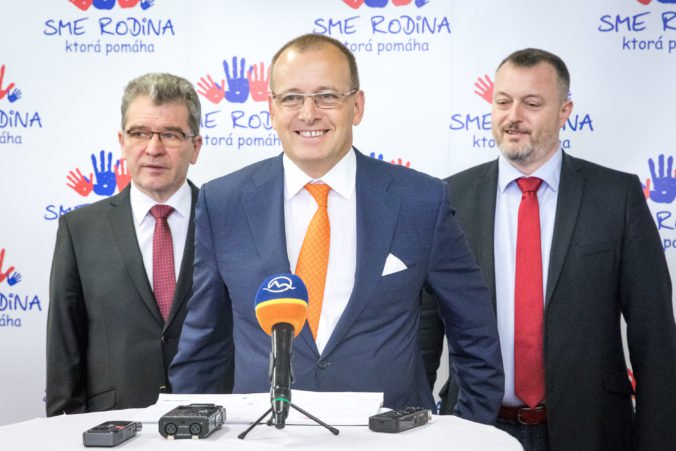 Nominanti SNS vystavili Slovensko potravinovému riziku, Sme rodina vyzýva Pellegriniho vládu