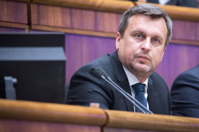 Opozícia by sa mala ospravedlniť za kauzu čítania listov, reaguje Danko na prípad obálok s chemikáliou
