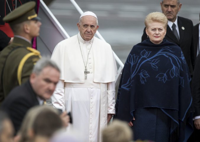 Foto: Pápež František prišiel do Litvy, pripomenie si sté výročie nezávislosti pobaltských štátov