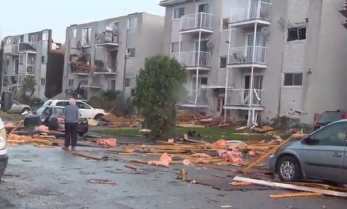 Video: Ottawou sa prehnalo tornádo, hlásia desiatky zranených a zničené domy