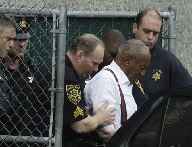 Billa Cosbyho odsúdili za sexuálne zneužívanie na tri až desať rokov, zamietli mu domáce väzenie