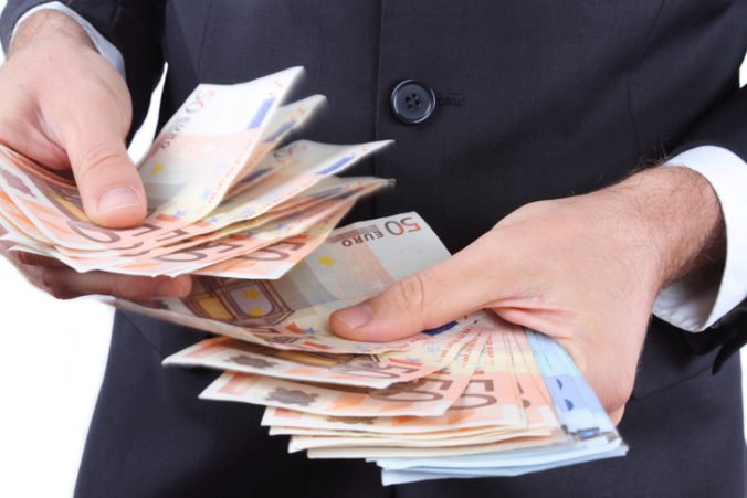 Na západe sa zarába o stovky eur viac ako na východe, najmenšie platy sú v Prešovskom kraji